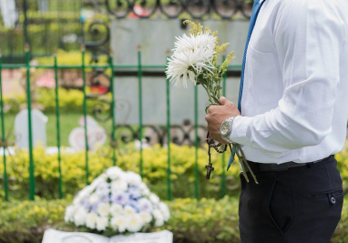 Come comportarsi a un Funerale? Il Galateo Funebre